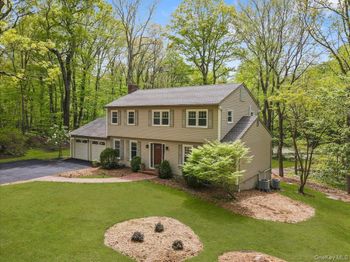 10 Silvermine Drive