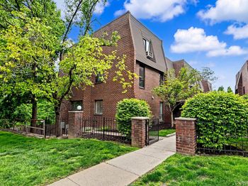 492 N Broadway