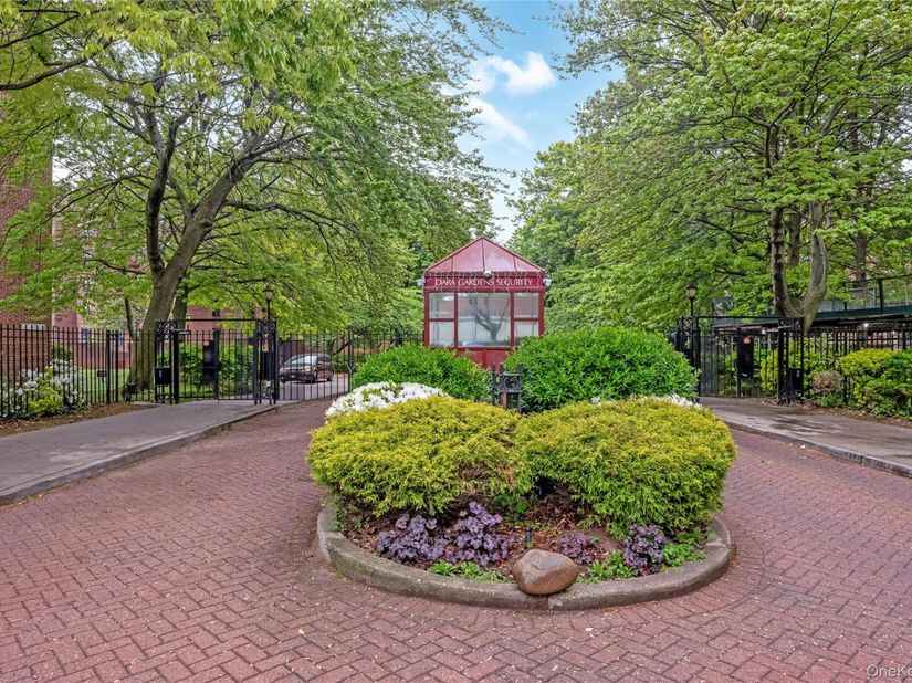 150-10 71st Avenue 2K, Kew Garden Hills NY 11367