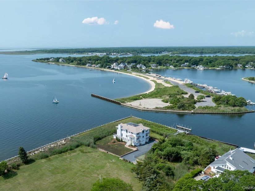 7 Convent Lane, Center Moriches NY 11934