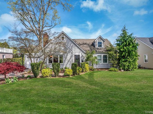 16 Glen Lane, Glen Head NY 11545