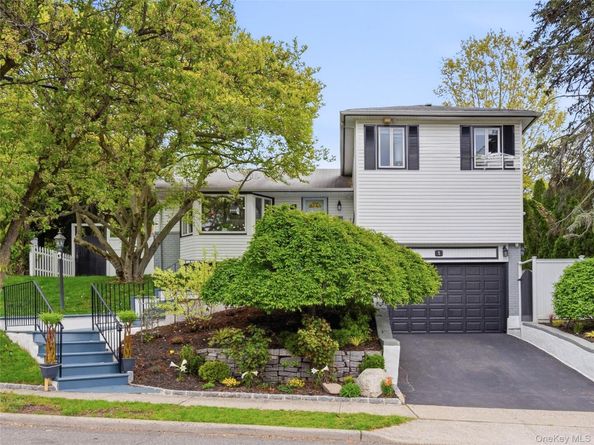 1 White Oak Drive, Port Washington NY 11050