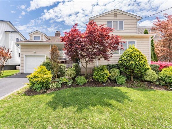 821 Napoleon Street, Woodmere NY 11598