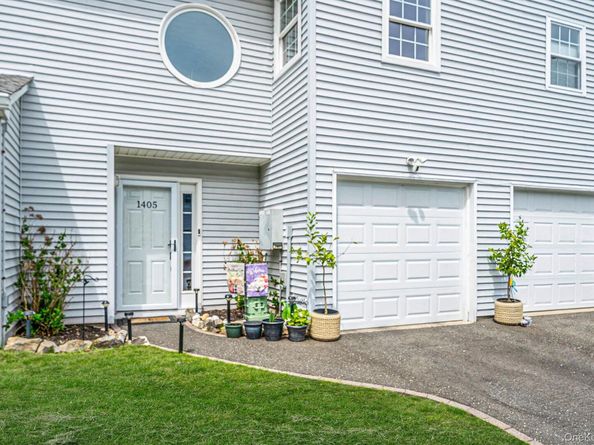 1405 Sara Circle, Port Jefferson NY 11776