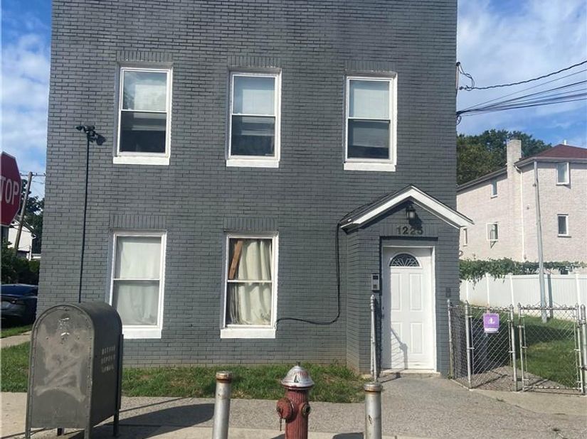 1225 Hollywood Avenue, Bronx NY 10461