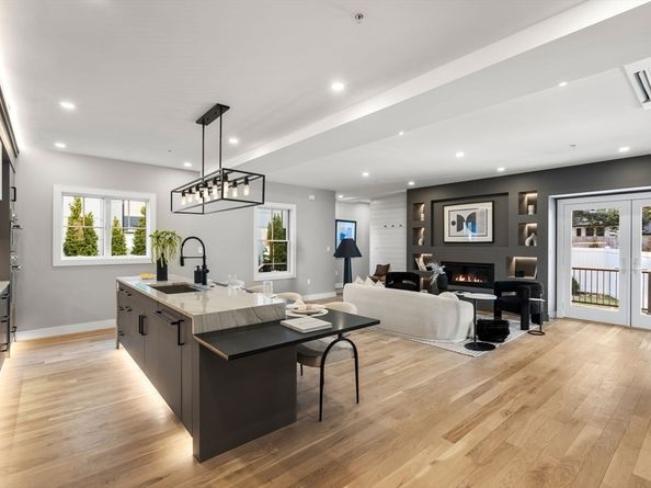 71 Greenough St 711, Brookline MA 02445