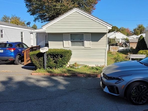 286 Newbury 52, Peabody MA 01960