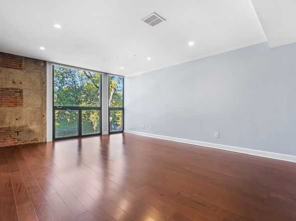 42 8th St 4209, Boston MA 02129