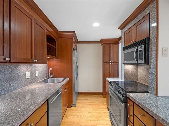 212 Humphrey Street 205, Marblehead MA 01945