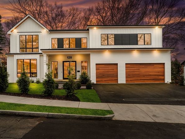 128 Charlemont, Newton MA 02461