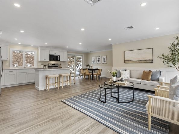 4 Richard Rd, Hudson MA 01749