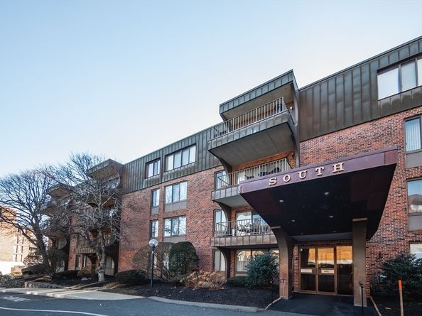 1002 Paradise Rd PHE, Swampscott MA 01907