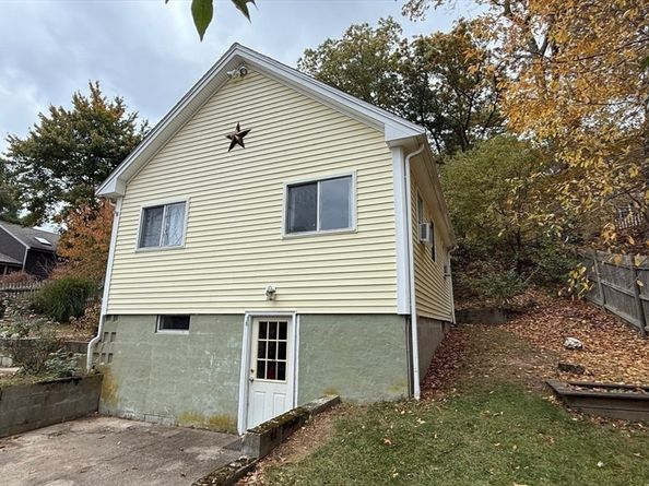 10 Fir Rd, Pembroke MA 02359