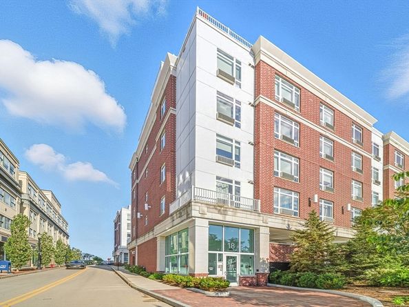 18 Cliveden St 201W, Quincy MA 02169