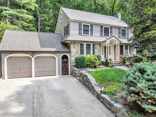 8 Old Colony Road, Worcester MA 01609