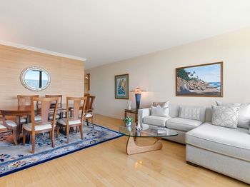 65 E India Row