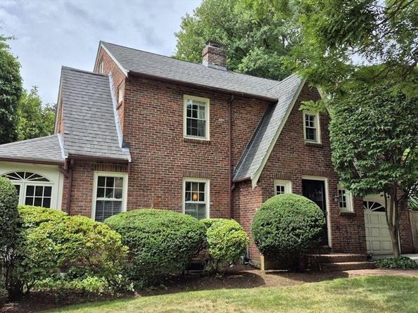 20 Shaw Rd, Wellesley MA 02481