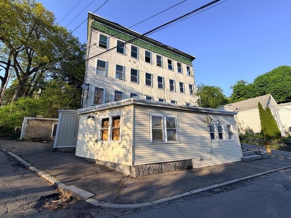 32 Mount Globe St, Fitchburg MA 01420