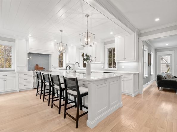 6 Revolutionary, Lexington MA 02421
