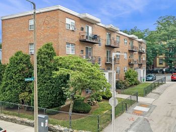 4 Robinwood Avenue