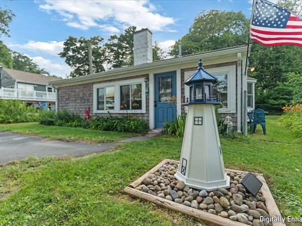 15 Charles St, Lakeville MA 02347