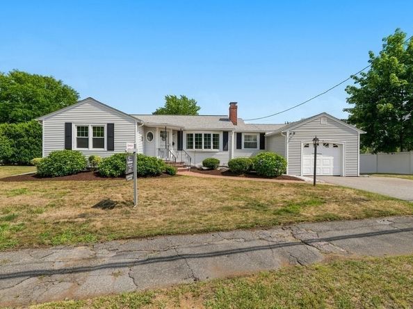 4 Abbott Rd, Waltham MA 02452