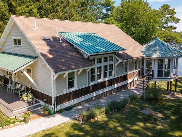 40 S Main St, Carver MA 02330