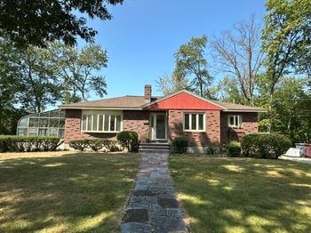 27 Lantern Ln