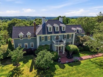 104 Pokanoket Ln