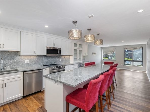 100 Ledgewood Dr 410, Stoneham MA 02180