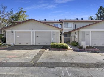 1396 Pinehurst Square