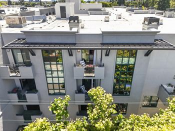222 8th Avenue