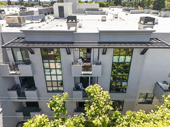 222 8th Avenue 304, San Mateo CA 94401