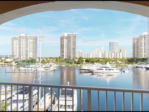 19877 E Country Club Dr 3608, Aventura FL 33180