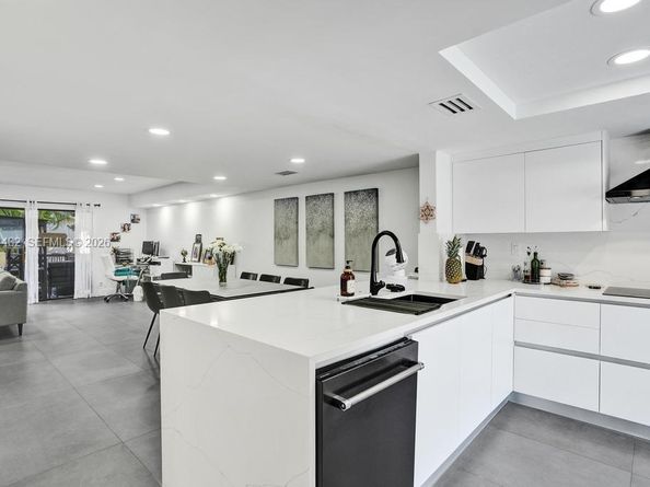 2723 NE 164th St 77, North Miami Beach FL 33160