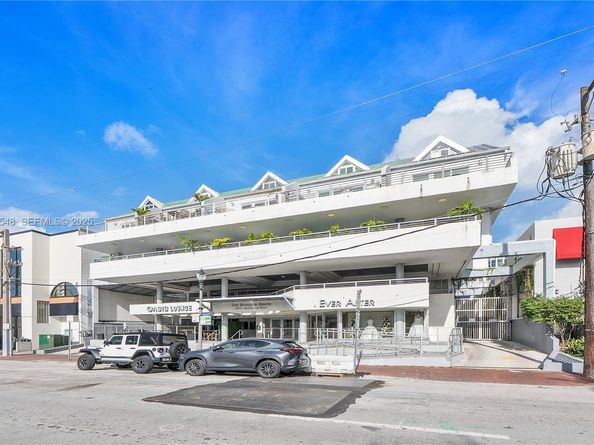 2977 Mcfarlane Rd PH9, Miami FL 33133