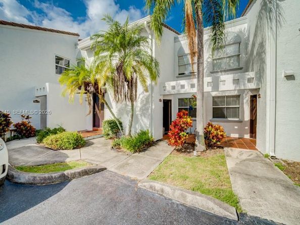 4876 NW 97th Ct 352, Doral FL 33178