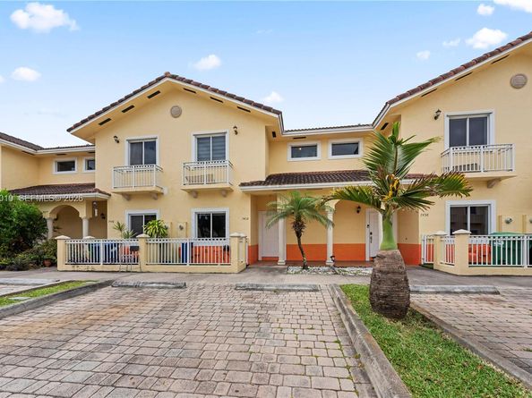 7452 NW 178th St, Hialeah FL 33015