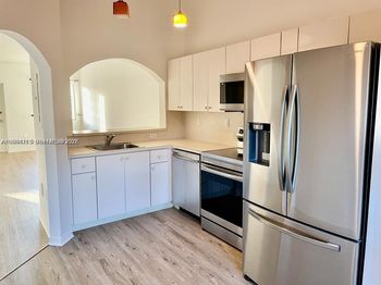 975 NE 33rd Ter