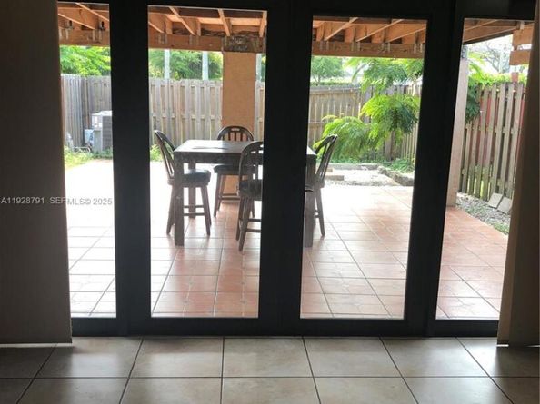 9525 SW 148th Ave Cir, Miami FL 33196