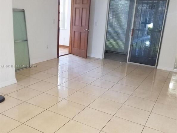 426 NE 210th Cir Ter 1012, Miami FL 33179