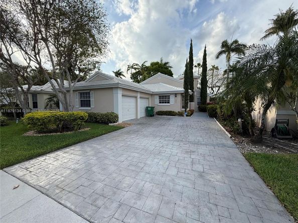 1040 Wilshire Cir W, Pembroke Pines FL 33027