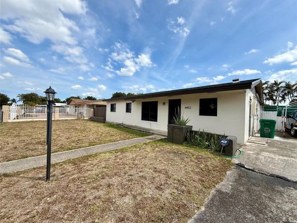 4452 NW 204th St, Miami Gardens FL 33055