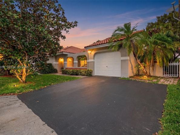 1495 Garden Rd, Weston FL 33326