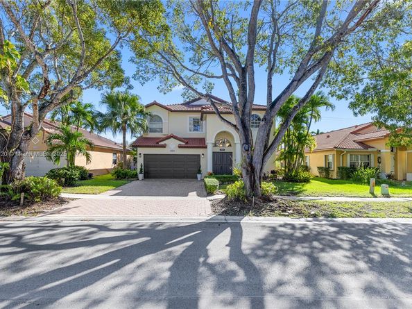 1071 NW 184th Ter, Pembroke Pines FL 33029