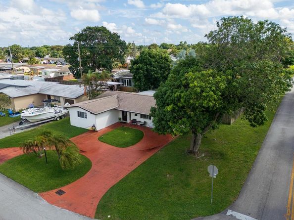 8740 NW 11th St, Pembroke Pines FL 33024