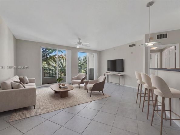 2421 NE 65th St 403, Fort Lauderdale FL 33308