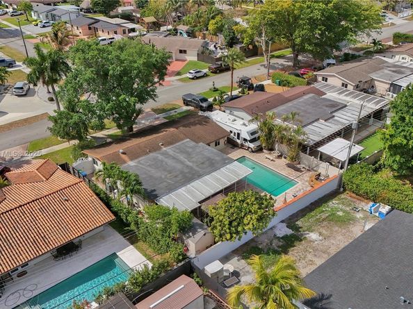 7825 NW 174th St, Hialeah FL 33015