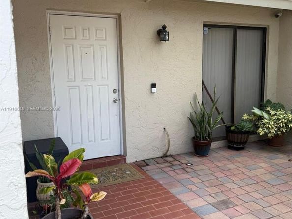 17048 NW 66th Ct, Miami Lakes FL 33015