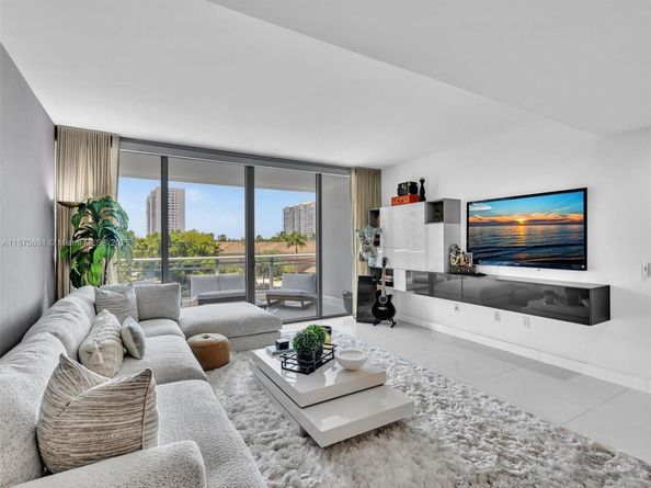 2950 NE 188th St 312, Aventura FL 33180